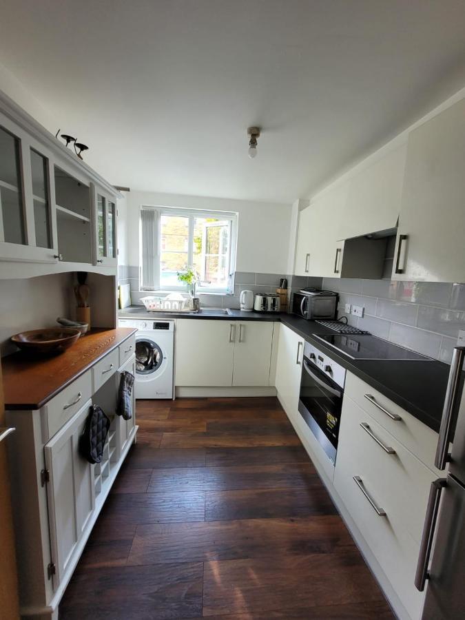 Comfortable Two Bedroom Modern Appartamento *