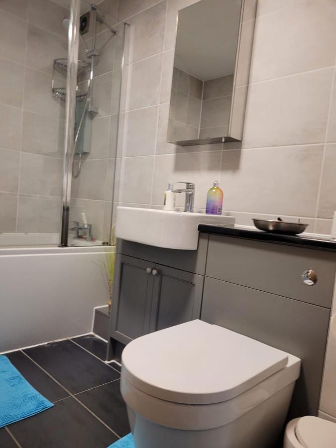 Comfortable Two Bedroom Modern Appartamento *