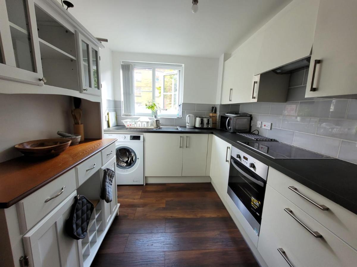 Comfortable Two Bedroom Modern Appartamento *